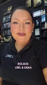 Bolsos EsiKa y Lbel: Elegancia y Estilo