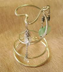 ピアスや指輪 ネックレスなど小さいアクセサリーの収納はどうしていますか ちょっと手をかけるだけで こんなに可愛い収納が作れますよ アクセサリー ピアス 収納 イヤリング収納