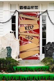 From signs to string lights, inflatables & more, find the best outside halloween decorations. 55 Best Outdoor Halloween Decoration Ideas Creative Halloween Front Yard Decorating