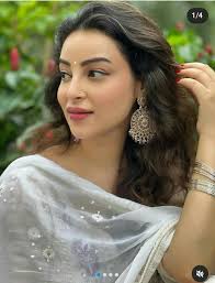 Role aside is arshi beautiful?? ពេញ JANIĐI OSF