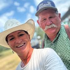 Kelly Enyart's Instagram, Twitter & Facebook