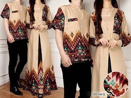Kemeja batik untuk pria saat ini terdapat banyak kombinasi yang modern. Contoh Model Baju Batik Untuk Pesta Pernikahan Terbaru Modern Dan Simpel