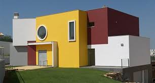 Pocas casas de color amarillo se ven con asiduidad y es que este color tan llamativo produce cierto rechazo. Colores De Moda Para Pintar Casa 7 Como Organizar La Casa Fachadas Decoracion De Interiores Ideas Para Fiestas Moda Mujeres De 40 Anos O Mas