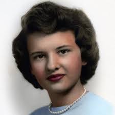 Evelyn Riddle's Instagram, Twitter & Facebook