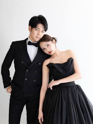 new visual -palette札幌中央店 【 Two of Us in Contrast 】 Black & White.  永遠の定番、だけど、 今の私たちだからこそ表現できる「黒」。 媚びない、飾らない、 ありのままの二人を映し出す潔さ。 この瞬間を、一生の宝物に。  着用衣装 dress / P37 tuxedo / P ...