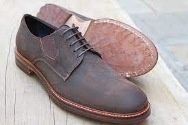 pin em sapatos casuais masculinos