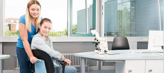 So vermeiden sie verspannungen und sogar dauerhafte schäden. Gesund Sitzen Im Labor Mit Oder Ohne Ruckenlehne