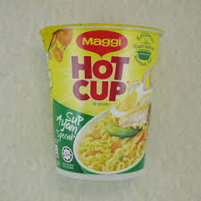 Masukkan tomato, bawang goreng dan hirisan daun sup. Ramen Noodlist Maggi Hot Cup Sup Ayam Special Malaysia