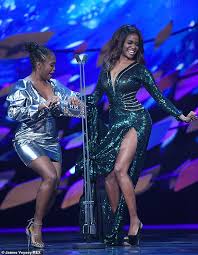 Dance class with oti mabuse & marius iepure. Ntas 2020 Strictly Come Dancing S Mabuse Sisters Look Stunning As They Present Receive An Award Daily Mail Online
