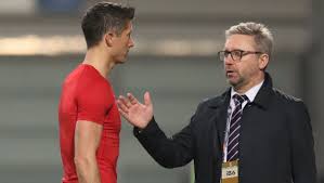 Selekcjoner, gdy dowiedział się o słowach kapitana reprezentacji, kilkukrotnie zasugerował. Jerzy Brzeczek Jak Niko Kovac Robert Lewandowski W Kadrze Czuje Sie Nieswojo Sport Tvp Pl