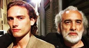 Van'da doğan sinan çetin'in babası gümrük muhafaza memuru mehdi bey ile şevket hanım'ın oğludur. J Zeuvwoaz Cdm