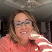 Leslie Ainsworth's Instagram, Twitter & Facebook