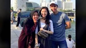 Kaesang dianggap ghosting anaknya,, ibunda felicia buat status!!! Viral Foto Felicia Tissue Yang Diapit Kaesang Dan Nadya Di Singapura