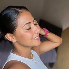 Mari Corral's Instagram, Twitter & Facebook