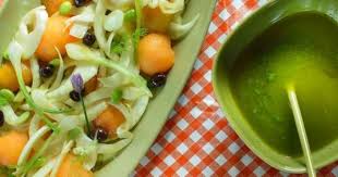 Salade Melon Peches Fenouil Et Pesto De Menthe Food Recipes Pesto Recipe