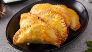 Knusprige Teigtaschen mit Hackfleischfüllung