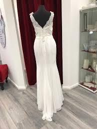 Entdecken sie unsere schönsten brautkreationen jetzt online. Brautmode Und Abendmode Von Sunnyf De In Bremen Neele Schmal Geschittenes Brautkleid Mit Breiten Tragern Spitze Chiffon Kurzschleppe