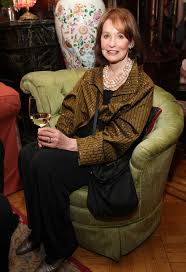 Rund zwei jahre nach dem tod der legendären millionenerbin gloria vanderbilt wird ihr apartment in. Nach Tod Der Mutter Anderson Cooper Erbt Nur 1 5 Millionen Promiflash De
