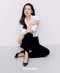 2001년 청춘스타로 혜성처럼 등장해 청순 미녀 배우로 단숨에 스타 반열에 올랐다. ìŠ¤í‚¨ìˆ˜í‹°ì»¬ì¦ˆì˜ ìƒˆë¡œìš´ ë®¤ì¦ˆ ì†ì˜ˆì§„ ë§ˆë¦¬ëŒë ˆë¥´