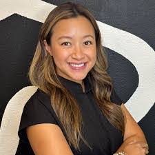 Carly Crowe's Instagram, Twitter & Facebook