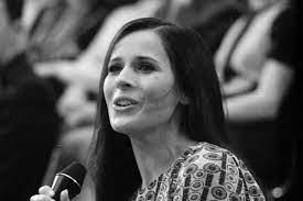 Gábor perjéssy, sándor vass) album: Koncz Zsuzsa 73 Evesen Is Gyonyoru Advent Elso Vasarnapjan Igy Koszontotte Rajongoit Hazai Sztar Femina