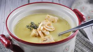 Crema de cartofi se mai lasă să dea în câteva clocote împreună cu margarina şi cu seminţele de chimen. Supa Crema De Cartofi Cu Usturoi Ieftina Simpla Gust Delicios Youtube