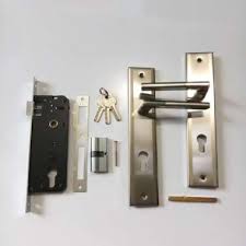 Kelebihan dari kunci elektronik adalah kemampuannya untuk mengunci secara otomatis dengan beberapa model yang bahkan bisa dikendalikan dari jarak jauh untuk memberikan akses. Jual Handle Dan Kunci Pintu Rumah Online Terbaru Agustus 2021 Blibli