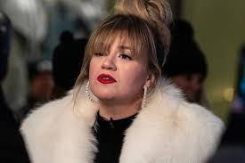 Kelly Clarkson Celebrates Her 43rd Birthday Today!