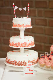 One More Please Hochzeitstorte Part I Himbeer Pfirsich Torte Pfirsich Torte Tortendeko Kuchen Mit Fondant
