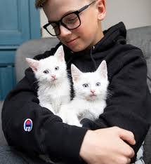 Carl Echols's Instagram, Twitter & Facebook