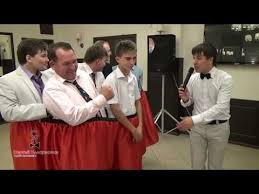 Smeshnoj Eroticheskij Konkurs Na Svadbe Yubilej Ili Den Rozhdeniya Semejnye Trusy Video 9 Iz 23 Youtube Lab Coat
