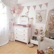 Jolie Chambre Parfaite Pour Une Petite Fille Dans Les Tons Rose Et Beige Souslelampion Deco Chambre Bebe Idee Deco Chambre Bebe Fille Idee Deco Chambre Bebe