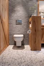 Le Carrelage Galet Pratique Revetement Pour La Salle De Bain Idee Salle De Bain Carrelage Galet Galet Salle De Bain