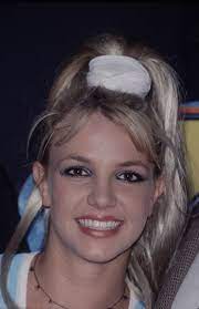 31 90s Hairstyles That Celebrities Wouldn T Be Seen Dead With Now 90s Hairstyles 90 Hairstyles 90s Grunge Hair
