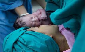 في الشهر التاسع تتغير وضعية الطفل داخل الرحم لإعداد نفسه للمخاض والولادة، بالتالي ينزل الطفل في الحوض ويجب أن يكون رأسه متجهاً نحو قناة الولادة، ويبلغ معدل وزن الطفل في نهاية الشهر التاسع من الحمل من 3.2 إلى 3.5 كجم، ويتراوح طوله من 46 إلى 51 سم عند الولادة. Ø§Ø³Ø±Ø§Ø± ØªÙØ³ÙŠØ± Ø±Ø¤ÙŠØ© Ø§Ù„ÙˆÙ„Ø§Ø¯Ø© ÙÙŠ Ø§Ù„Ù…Ù†Ø§Ù… Ù„Ø§Ø¨Ù† Ø³ÙŠØ±ÙŠÙ† Ù„Ù„Ø¹Ø²Ø¨Ø§Ø¡ ÙˆØ§Ù„Ø­Ø§Ù…Ù„ ÙˆØ§Ù„Ù…ØªØ²ÙˆØ¬Ø© ÙˆÙ…Ø®ØªÙ„Ù Ø§Ù„Ø­Ø§Ù„Ø§Øª Ù…ÙˆØ³ÙˆØ¹Ø©