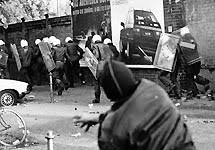 Mai 1987 brannte der bolle am görlitzer bahnhof. Umbruch Bildarchiv Fotos 1 Mai 1987 1992 In Berlin Kreuzberg