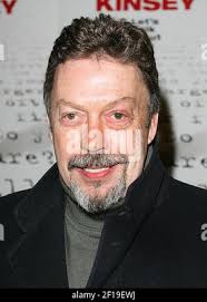 KRT STAND ALONE PHOTOGRAPH BY WILLIAM GRATZ/ABACA PRESS (November 11) Tim  Curry arrives for a premiere of "Kinsey"