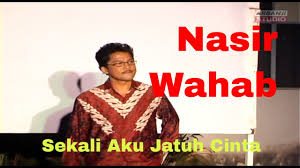 Dengan wajah yang tampan ciri khas orang jawa, dan yang selalu membuat aku rindu kepada beliau adalah aroma parfumnya. Nasir Wahab Sekali Aku Jatuh Cinta Live Youtube
