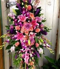 We create beautiful funeral casket sprays and standing funeral wreaths as well as funeral flower urns. Guide To Funeral Flowers In Australia Gathered Here