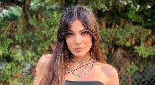 Hbh Adamoy Pio 3an8ia Apo Pote H Tragoydistriakim Kardashian Na Kai Mia Tash Poy Den 8a 8elame Na Antigrapsoyme Apo Ta 90semily Ratajkowsky To Mystiko Twn Lamperwn Malliwn Ths Sthn Egkymosynhangelina Jolie