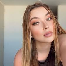 Tatiana Morris's Instagram, Twitter & Facebook