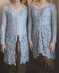 Nah, biasanya untuk baju brokat yang satu ini dikombinasikan dengan baju brokat milik orang tuanya. Boh On Instagram Studioboh Boh Wedding Kebaya Akad Seragamkeluarga Motherofthebri Kebaya Dress Kebaya Lace Model Kebaya Modern