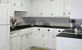 As these cooking spaces prove, this reliably stylish tile has major in this kitchen by joanna gaines, a patch of black subway tile gives emphasis to the cabinetry, which is otherwise subtle. Black And White Backsplash Tile Photos Backsplash Com Kitchen Backsplash Products Id White Kitchen Tiles Black And White Backsplash White Tile Backsplash