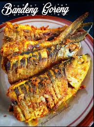 Goreng bandeng dalam minyak panas hingga matang dan berwarna kecokiatan. Ikan Bandeng Goreng By Novie Kurnia Wardani Langsungenak Com