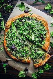 This Green Goddess Pizza Might Be The Best Vegan Pizza You 39 Ll Ever Have With Cashew Cheese Pesto Topped W Vegan Junk Food Vegan Pizza Recipe Vegan Pizza