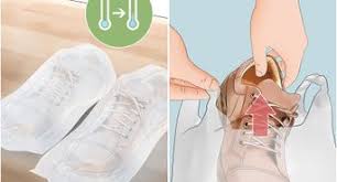 Prenez une bassine en plastique, versez de l'eau et versez du détergent spécial. 5 Manieres De Detacher Un Chewing Gum Incruste Dans Du Cuir