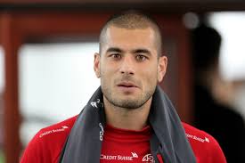 Bayer leverkusen , i̇sviçre'nin en iyi uçuşunda başka bir sağlam sezonun ve milli takım için bir dizi performansın ardından , 28 mayıs. Eren Derdiyok Wikipedia