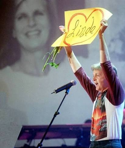 Paul McCartney's Tearful Onstage Tribute to Linda McCartney Leaves Arena in  Collective Mourning and A Love Letter Across Time▶️ Watch now: Check in  this Article 👇 https://prakashllc.com/paul -mccartneys-tearful-onstage-tribute-to-linda-mccartney ...