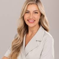 Amber Kelleher's Instagram, Twitter & Facebook