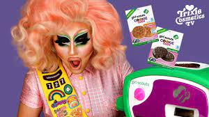 Trixie Bakes Girl Scout cookies in the Girl Scouts Cookie Oven - YouTube